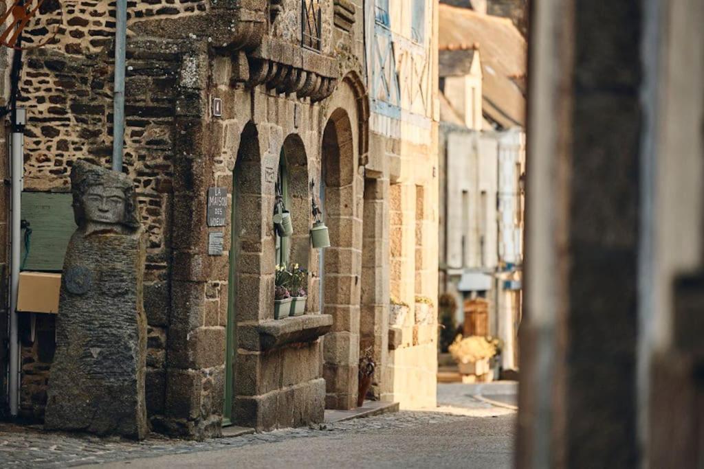 Charmante Maison, Coeur De Bourg Bazouges-la-Perouse Экстерьер фото